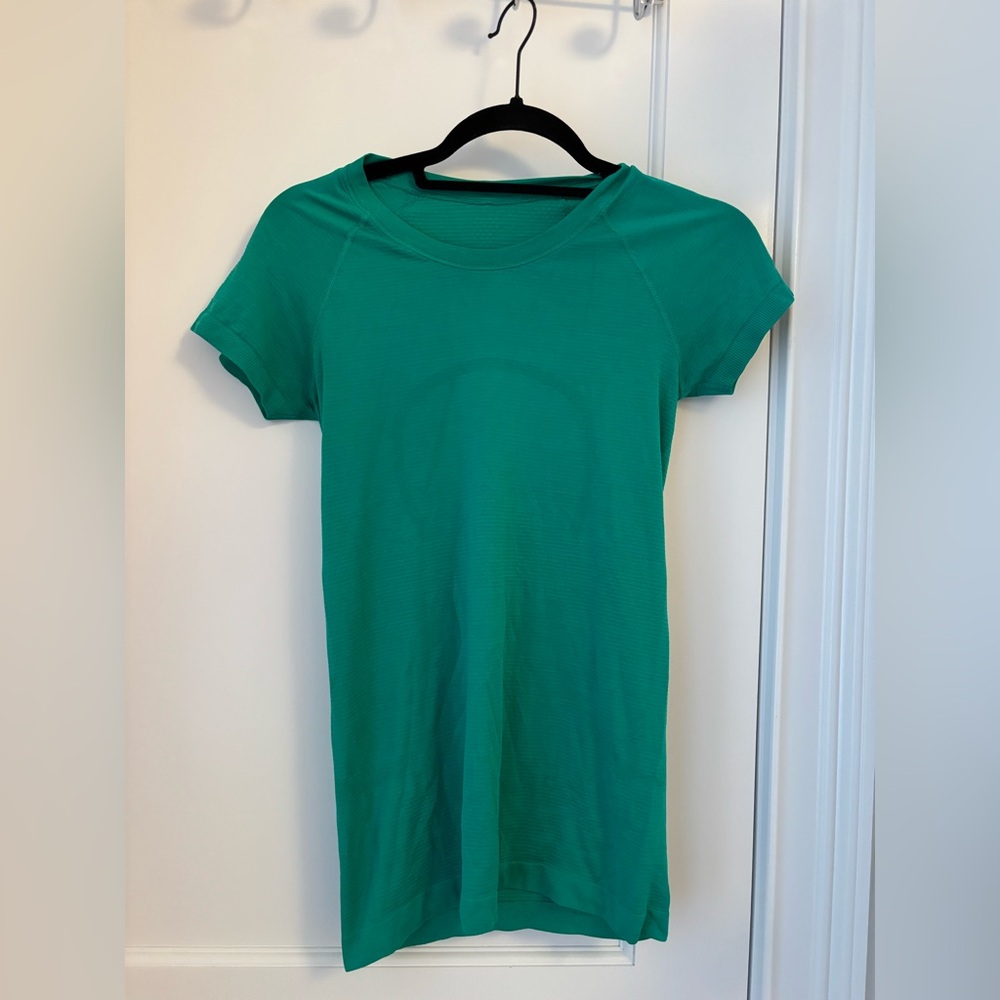 Women’s Green Lululemon Swiftly Tech Top